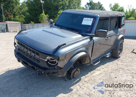 2023 Ford Bronco Black Diamond z USA, uszkodzony, nr VIN 1FMEE5DH8PLB33422